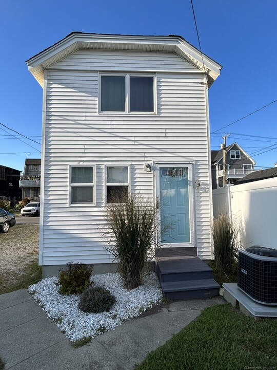 85 Melba St in Milford, CT - Building Photo