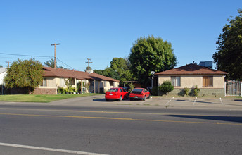 609-613 W El Camino Ave in Sacramento, CA - Building Photo - Building Photo