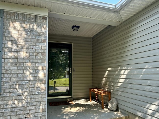 1945 Dark Tower Rd in Lexington, KY - Building Photo - Building Photo