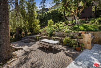 631 Cross Ave in Los Angeles, CA - Building Photo - Building Photo