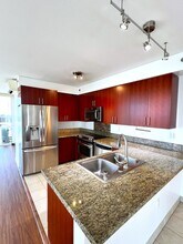 909 Kapiolani Blvd in Honolulu, HI - Foto de edificio - Building Photo