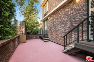 property at 211 S Spalding Dr