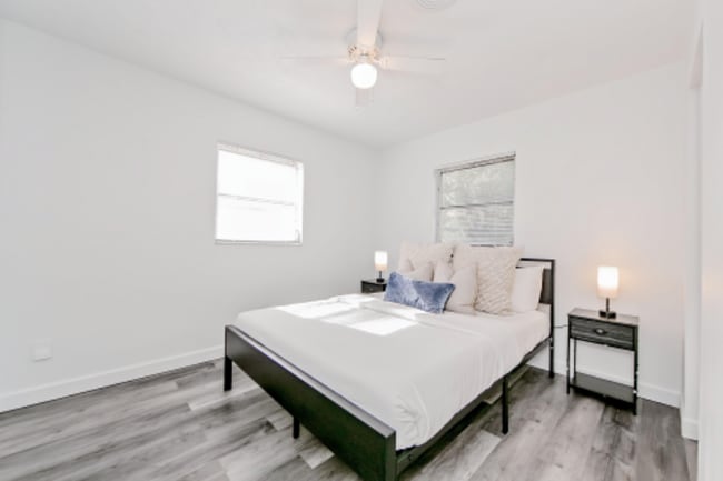 property at 918 Murdock Blvd