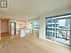 2495 Eglinton Ave W in Mississauga, ON - Building Photo - Building Photo