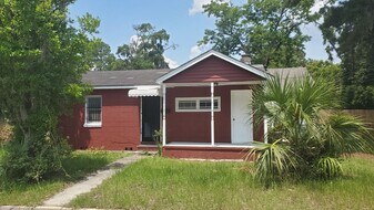 1111 Georgia Ave in Savannah, GA - Building Photo