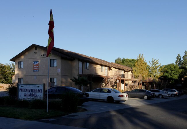 Phoenix Terrace & Garden in Riverside, CA - Foto de edificio - Building Photo