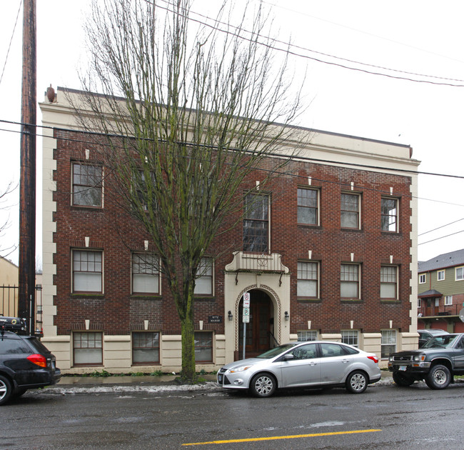 Ritz Manor in Portland, OR - Building Photo - Building Photo