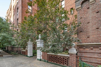 3534 84th St in Jackson Heights, NY - Foto de edificio - Building Photo