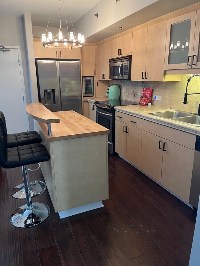 425 W Beech St, Unit 206 in San Diego, CA - Foto de edificio - Building Photo