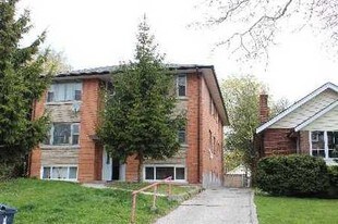 35 Primrose Ave in Toronto, ON - Building Photo