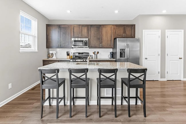 801 Roselyn Dr in Victoria, MN - Building Photo - Building Photo