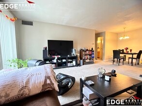 49 Village Brook Ln, Unit 2 in Natick, MA - Building Photo - Building Photo