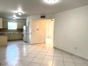 181 NW 47th Ave in Miami, FL - Foto de edificio - Building Photo