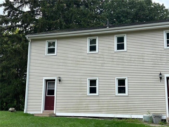 83 Academy St in Southington, CT - Building Photo - Building Photo