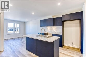 7497 Marvel Dr in Niagara Falls, ON - Building Photo - Building Photo