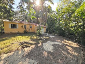 6750 Brighton Pl in Coral Gables, FL - Foto de edificio - Building Photo