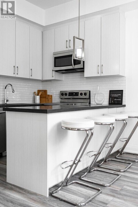 217 Jarvis St in Toronto, ON - Building Photo