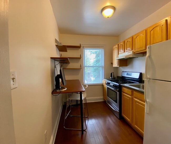 84-06 63rd Ave in Queens, NY - Foto de edificio - Building Photo