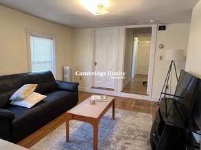 89 Spring St, Unit 2T in Cambridge, MA - Building Photo - Building Photo