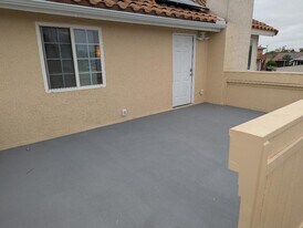 327 E Palomar St, Unit Upstairs rear unit in Chula Vista, CA - Building Photo