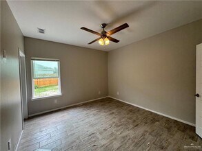 1604 2nd St, Unit 2 in Edinburg, TX - Building Photo - Building Photo