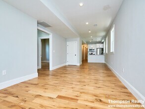 1110 Saratoga St, Unit 1 in Boston, MA - Foto de edificio - Building Photo