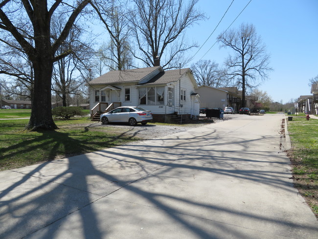 2300 S Illinois Ave in Carbondale, IL - Building Photo - Other