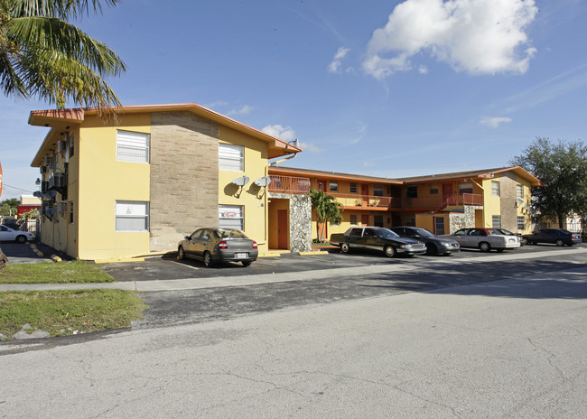 1295 W 66th St in Hialeah, FL - Building Photo - Building Photo