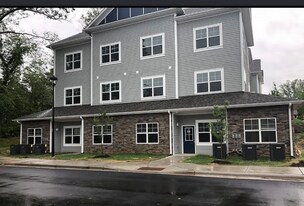 28 Wedgefield Dr, Unit 309 in Asheville, NC - Building Photo
