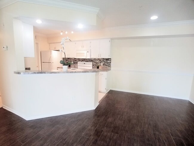 712 Crest Pines Dr in Orlando, FL - Building Photo - Building Photo