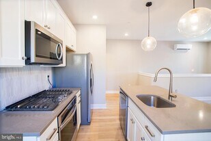 129 S 49th St in Philadelphia, PA - Building Photo