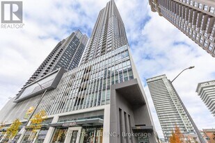 395 Square One Dr in Mississauga, ON - Building Photo