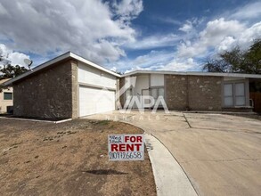 5512 Grand Lake Dr in San Antonio, TX - Building Photo - Building Photo