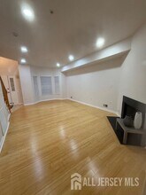60 Forest Dr in Piscataway, NJ - Building Photo - Building Photo