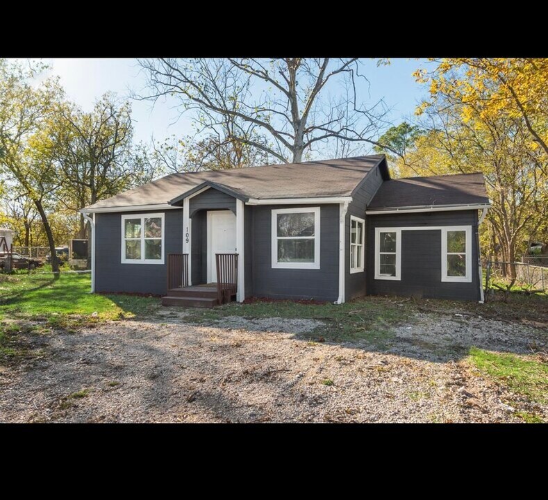 109 Lydia St in Terrell, TX - Building Photo