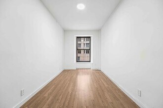 160 W 54th St in New York, NY - Foto de edificio - Building Photo