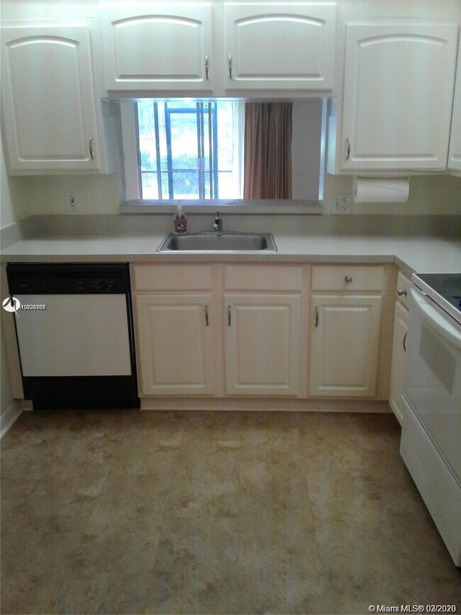 701 SW 142nd Ave-Unit -104 S in Pembroke Pines, FL - Building Photo - Building Photo