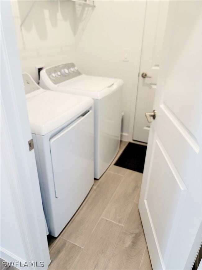 3172 Weston Manor Dr in Alva, FL - Building Photo - Building Photo