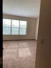 1318 Lane on the Lake in Columbus, OH - Foto de edificio - Building Photo