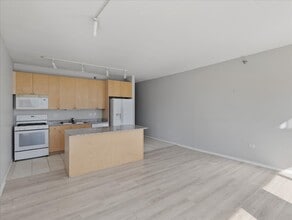701 S Wells St, Unit #  01002 in Chicago, IL - Foto de edificio - Building Photo