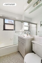 201 W 21st St in New York, NY - Building Photo - Building Photo