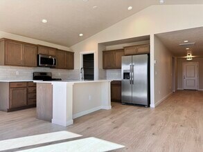 7565 E Edison St in Nampa, ID - Building Photo - Building Photo