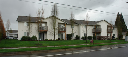 Redwood Square in Albany, OR - Building Photo - Building Photo