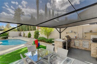 2805 Klondike Ct in Las Vegas, NV - Building Photo - Building Photo
