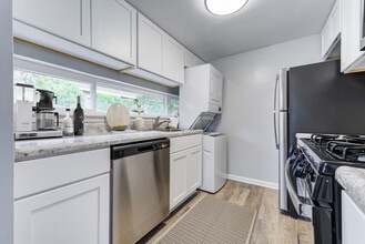 Franklin Square Townhomes in Philadelphia, PA - Building Photo - Building Photo