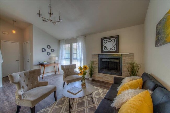 9412 Teasdale Terrace in Austin, TX - Building Photo - Building Photo