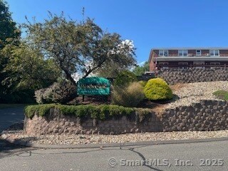 201 Regan Rd in Vernon, CT - Building Photo