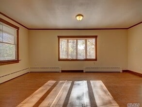 438 Munsell Rd in East Patchogue, NY - Building Photo - Building Photo