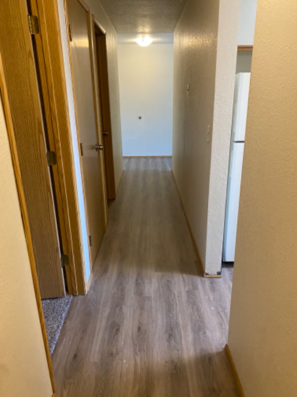 1228 E 1st Ave in Camas, WA - Foto de edificio - Building Photo