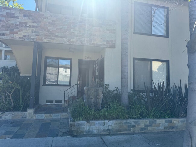 7154 Lexington Ave